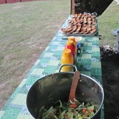 Topinky a zeleninový salát k večeři