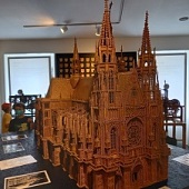 Model katedrály sv. Víta zhotovený ze slámy - v Podbrdském muzeu
