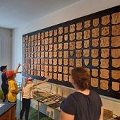 Prohlížíme erby měst - v Podbrdském muzeu