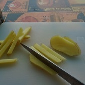 Příprava brambor na hranolky