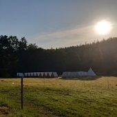 Slunečné ráno v táboře