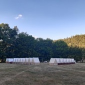 Tábor po prvním dni stavby